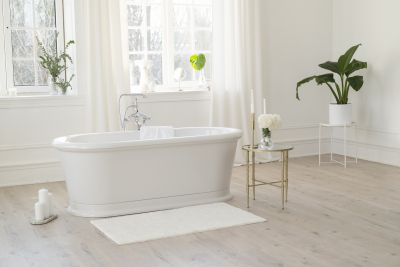 Elegant Corner Tub